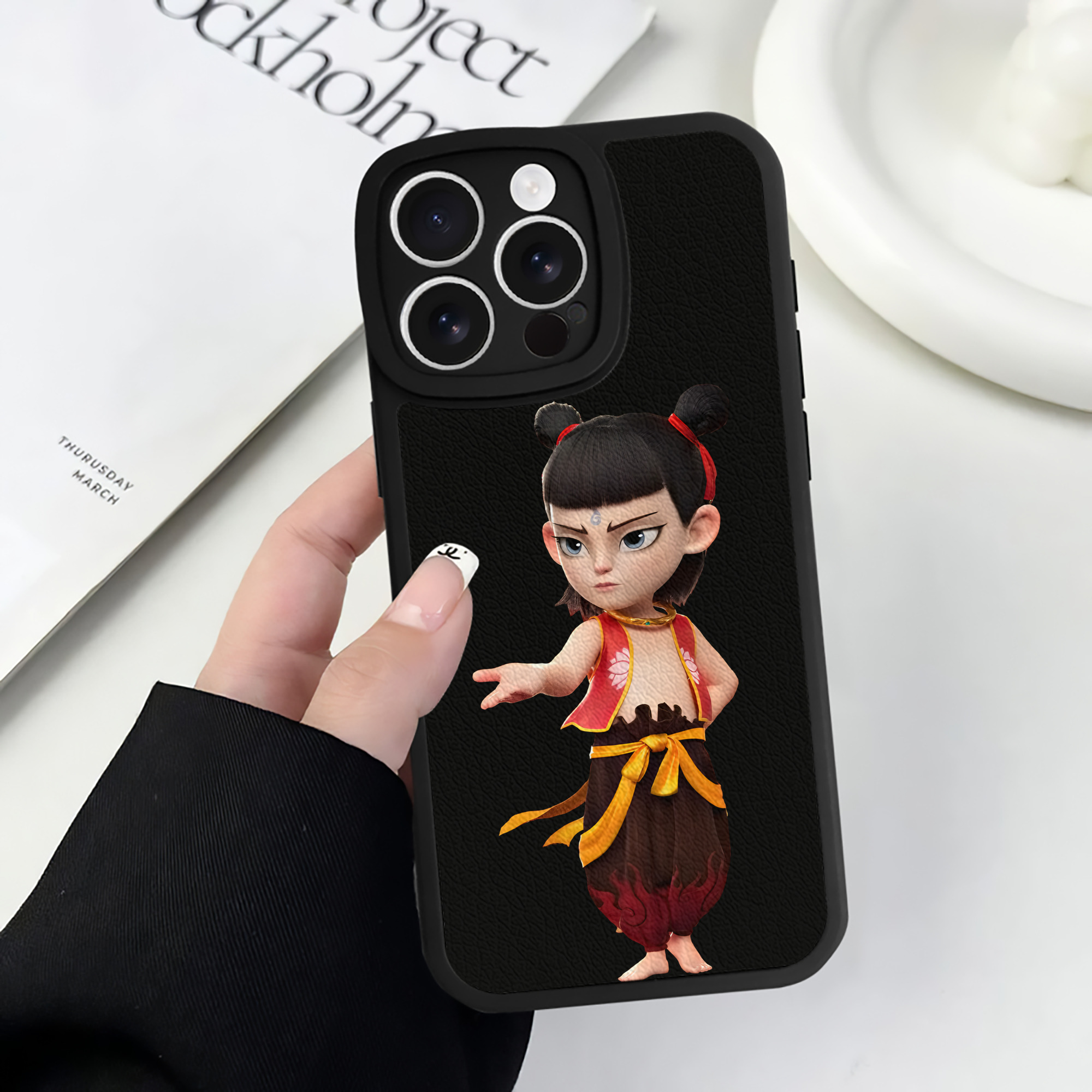 （画像用） Ne Zha 2 ナタ 魔童の大暴れ 【iPhone 16シリーズ対応】シリコンスマホケース（レザー調） 材質：シリコン